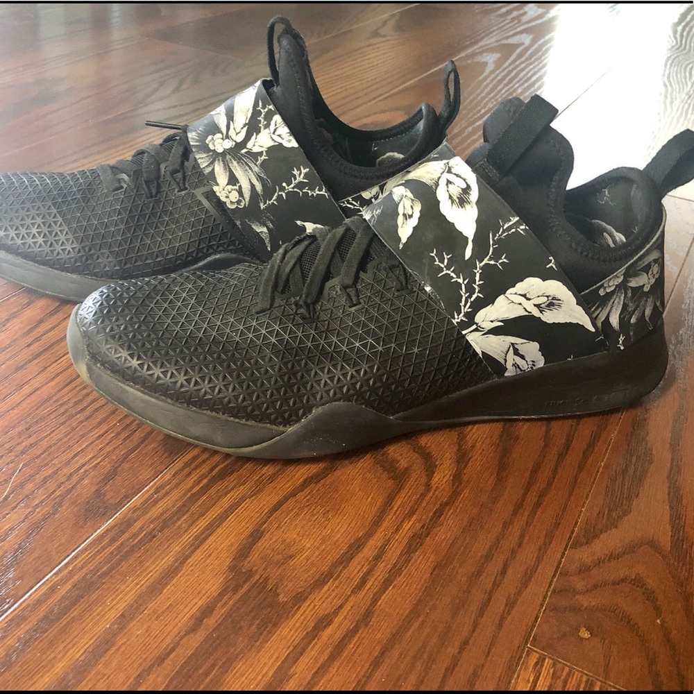 Nike cross trainers